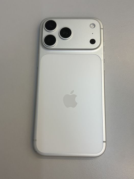 iPhone 17 Pro Max · 1/9