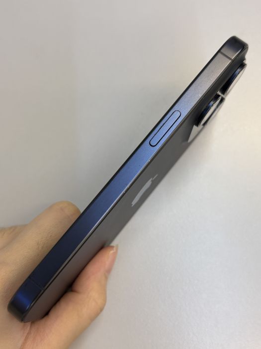 iPhone 15 Pro · 3/9