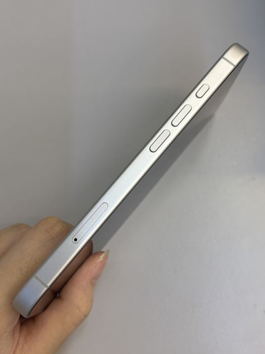 iPhone 17 · 2/9