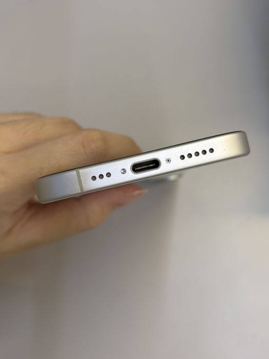 iPhone 17 · 4/9