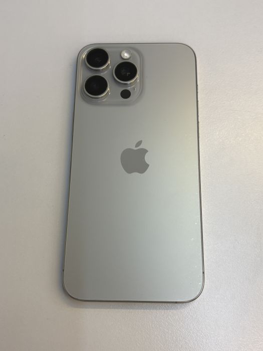 iPhone 15 Pro Max · 1/9