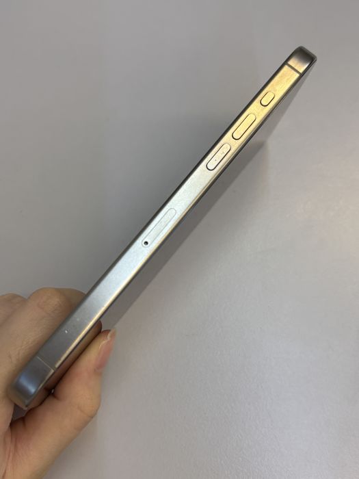 iPhone 15 Pro Max · 2/9