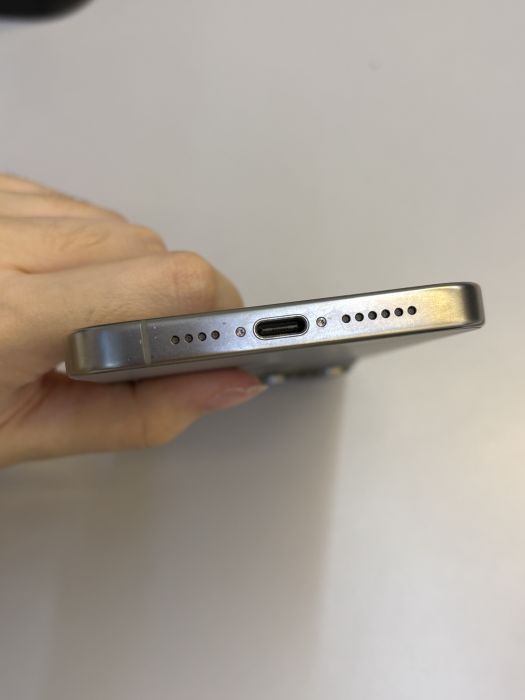 iPhone 15 Pro Max · 4/9