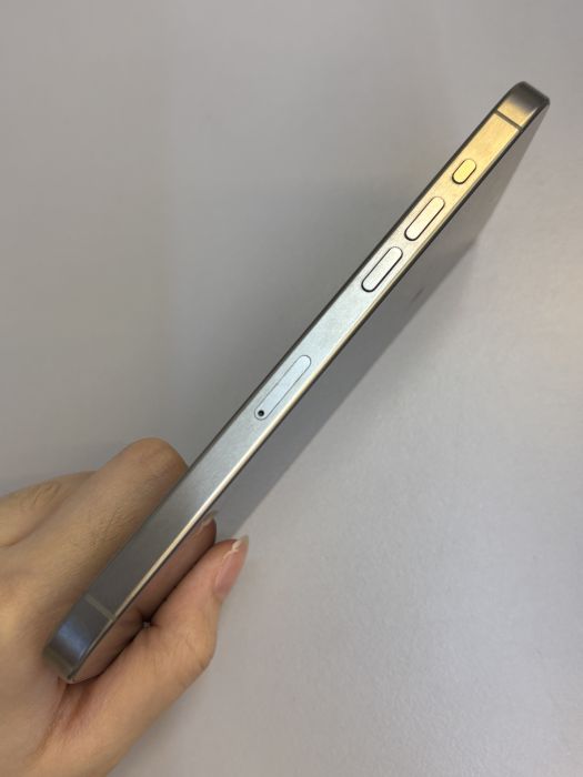 iPhone 15 Pro Max · 2/9