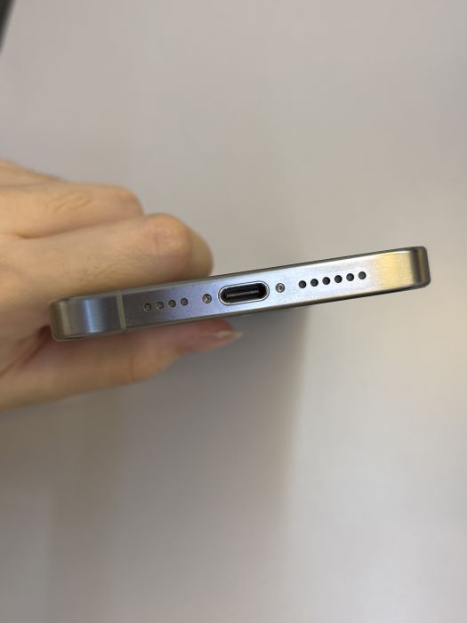 iPhone 15 Pro Max · 4/9