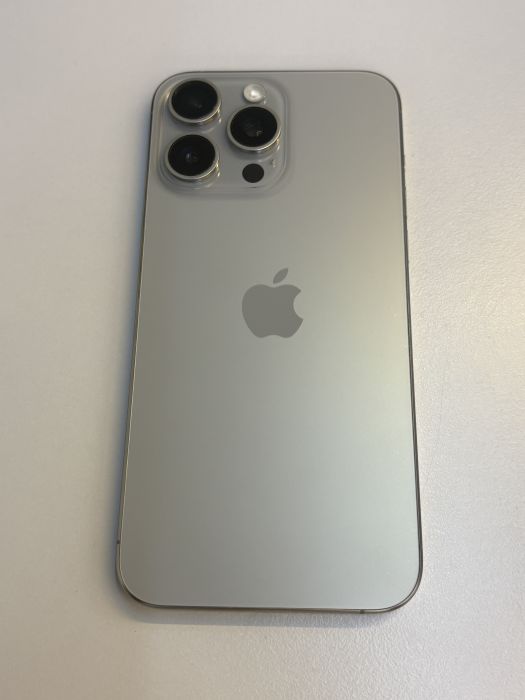 iPhone 15 Pro Max · 1/9