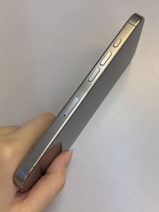 iPhone 16 Pro · 2/9
