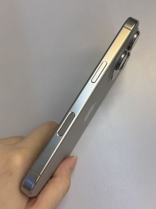iPhone 16 Pro · 3/9