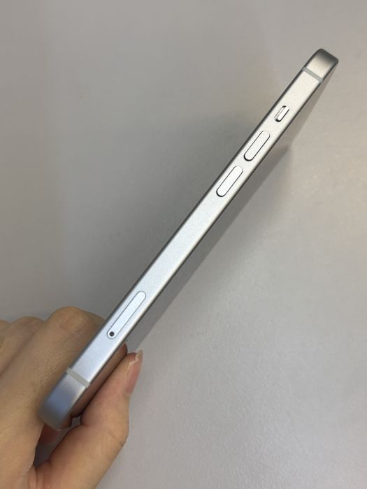 iPhone 15 · 2/9