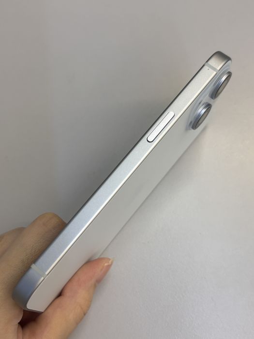 iPhone 15 · 3/9