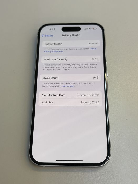 iPhone 15 · 8/9