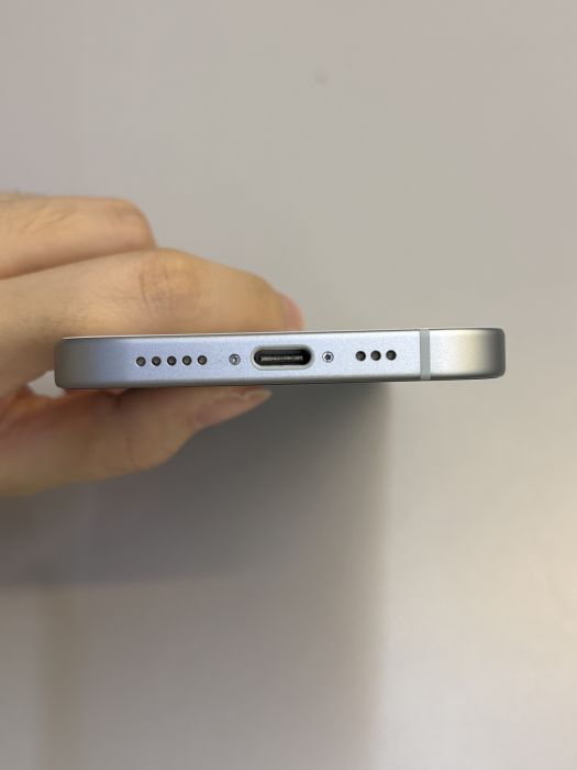 iPhone 15 · 4/9