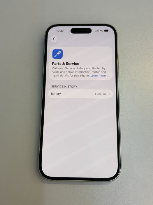 iPhone 15 · 8/10