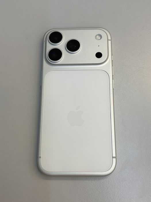 iPhone 17 Pro · 1/9