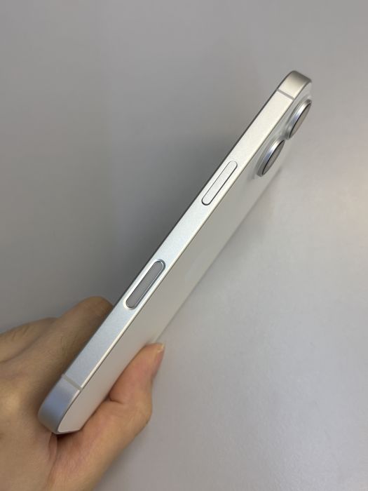 iPhone 16 · 3/9