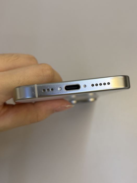 iPhone 16 Pro · 4/10