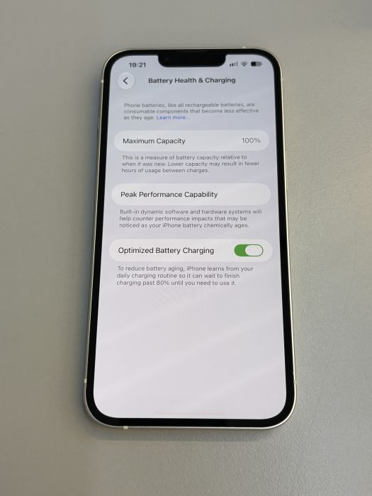 iPhone 13 · 8/9