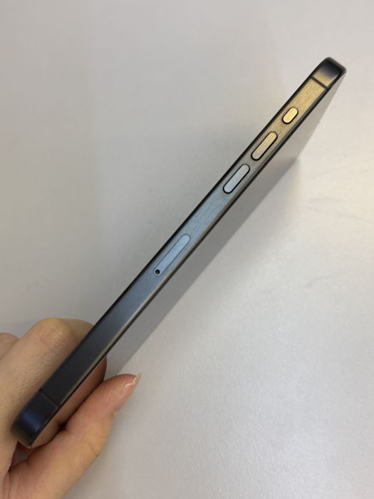iPhone 15 Pro Max · 2/9