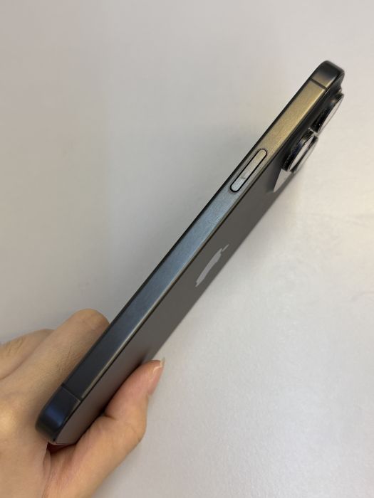 iPhone 15 Pro Max · 3/9