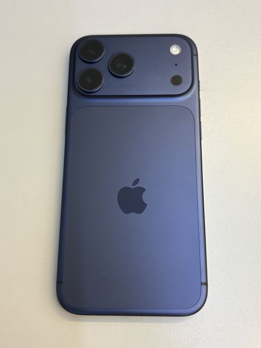 iPhone 17 Pro Max · 1/9