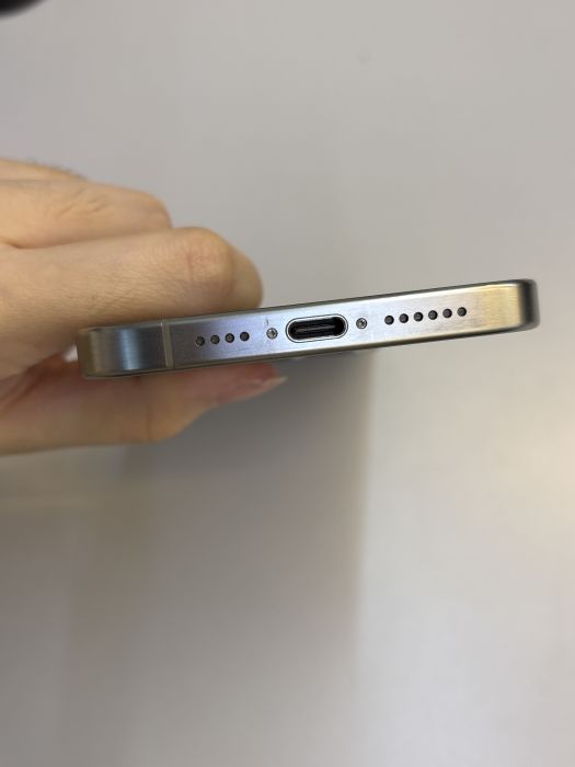 iPhone 15 Pro Max · 4/9