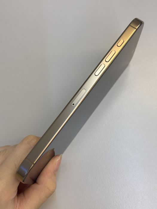 iPhone 16 Pro Max · 2/9