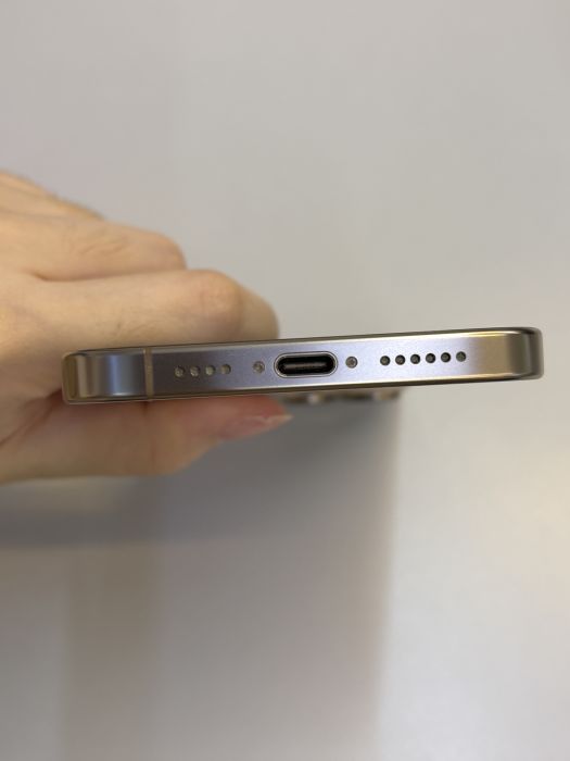 iPhone 16 Pro Max · 4/9