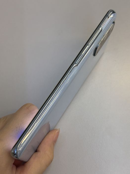 Samsung Galaxy S20 · 3/7