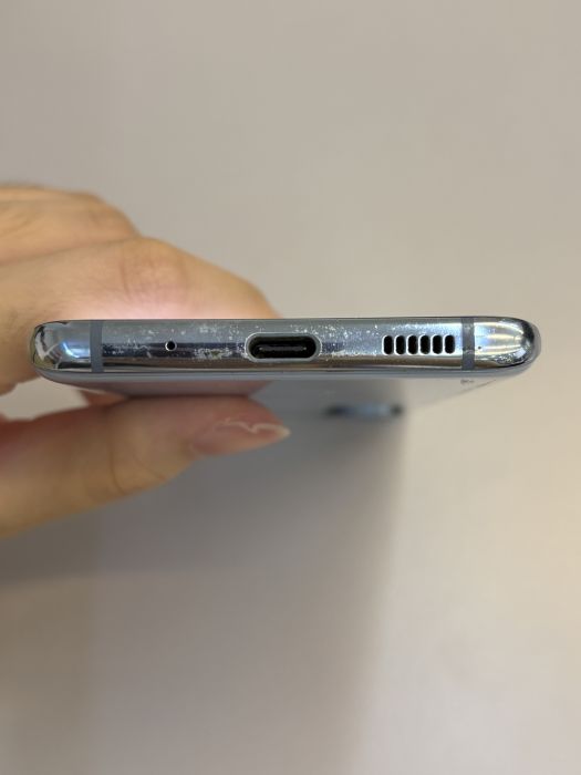 Samsung Galaxy S20 · 4/7