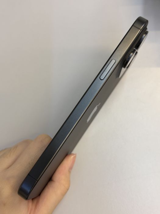 iPhone 15 Pro Max · 3/9
