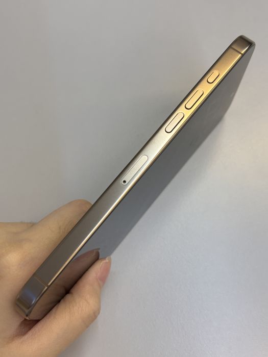 iPhone 16 Pro Max · 2/9