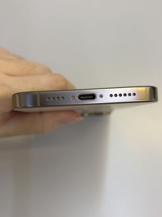 iPhone 16 Pro Max · 4/9