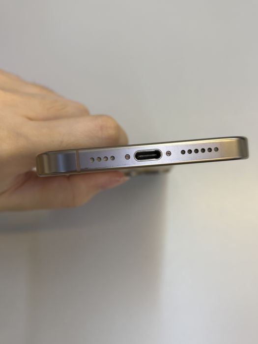 iPhone 16 Pro Max · 4/9