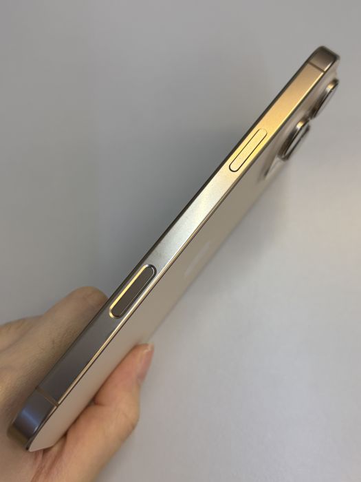 iPhone 16 Pro Max · 3/9