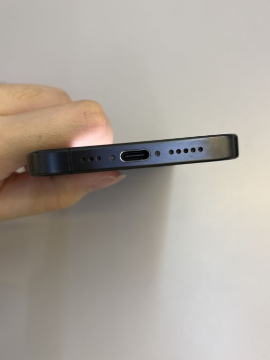 iPhone 15 Pro · 4/9