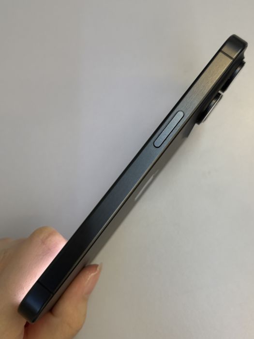 iPhone 15 Pro · 3/9