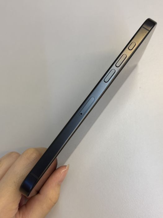 iPhone 16 Pro Max · 2/9