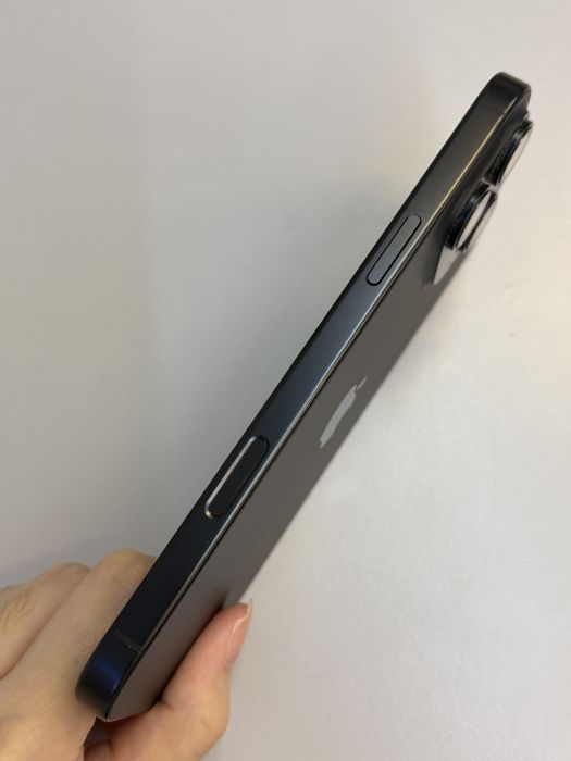 iPhone 16 Pro Max · 3/9