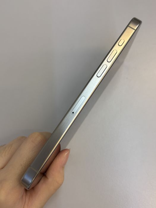 iPhone 15 Pro Max · 2/9