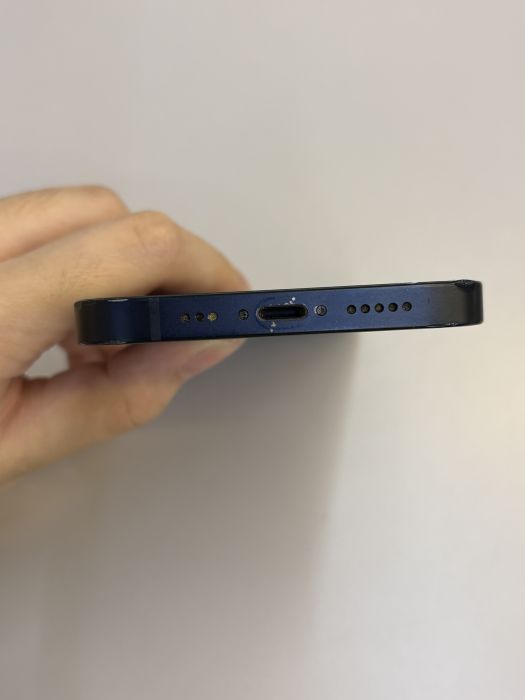 iPhone 13 · 4/9