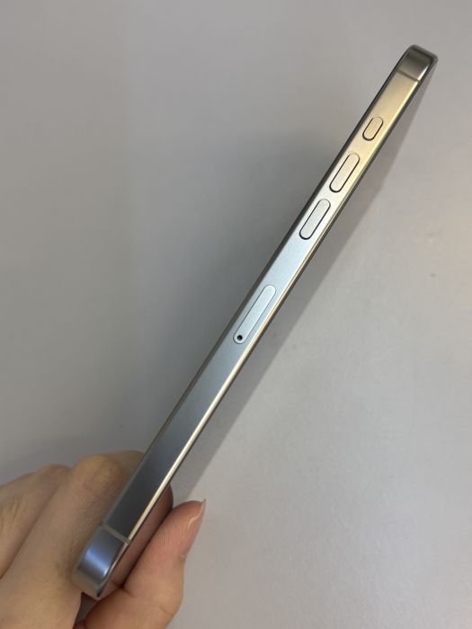 iPhone 16 Pro Max · 2/9