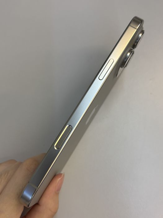 iPhone 16 Pro Max · 3/9