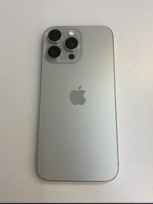 iPhone 16 Pro Max · 1/9