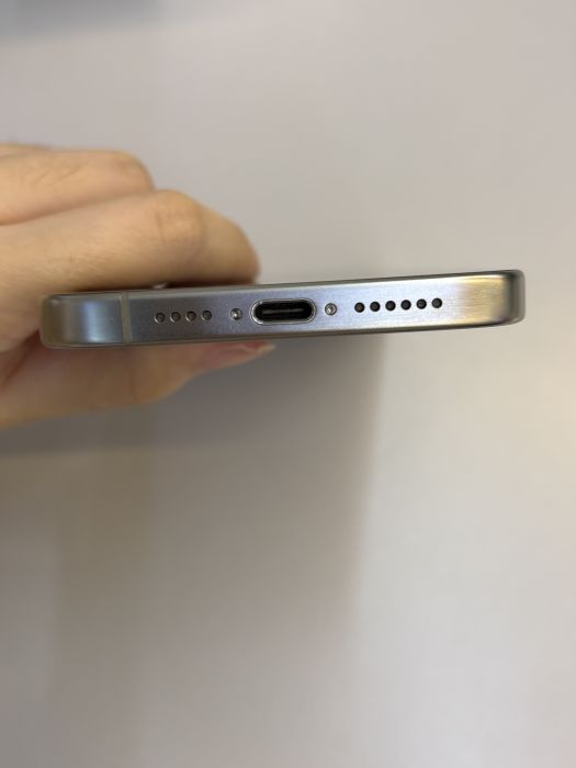 iPhone 15 Pro Max · 4/9