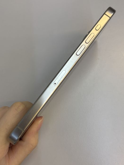 iPhone 15 Pro Max · 2/9