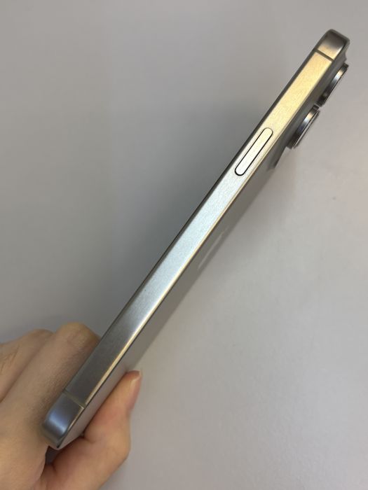 iPhone 15 Pro Max · 3/9
