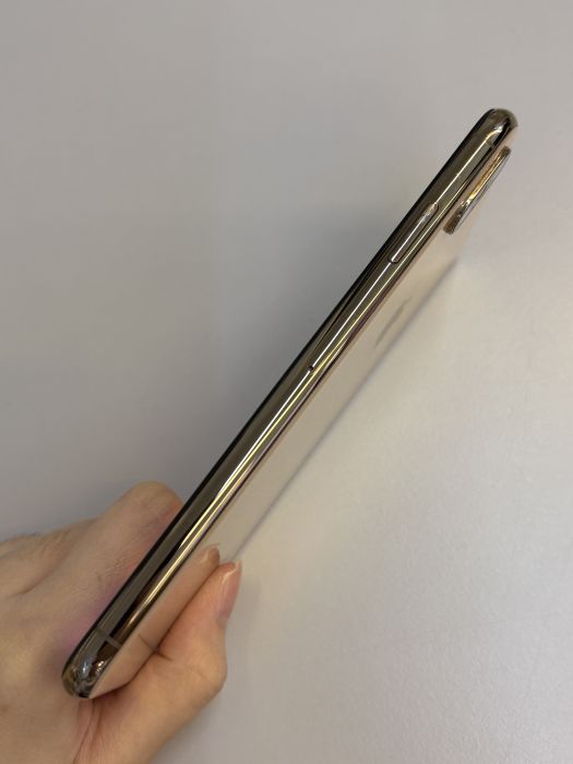 iPhone XS Max · 3/9