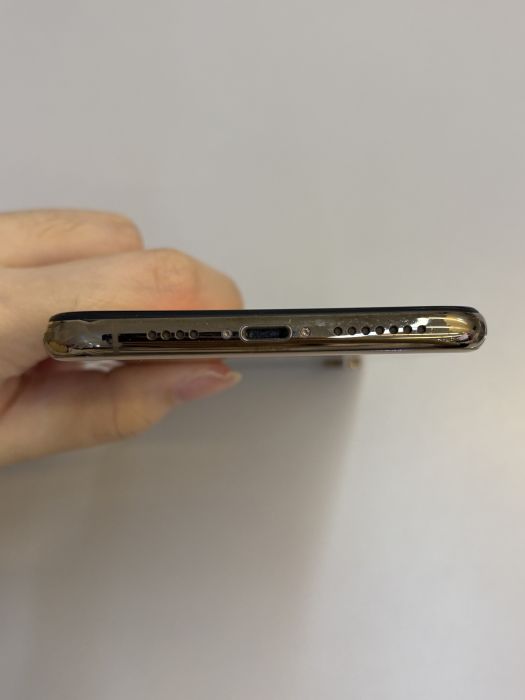 iPhone XS Max · 4/9