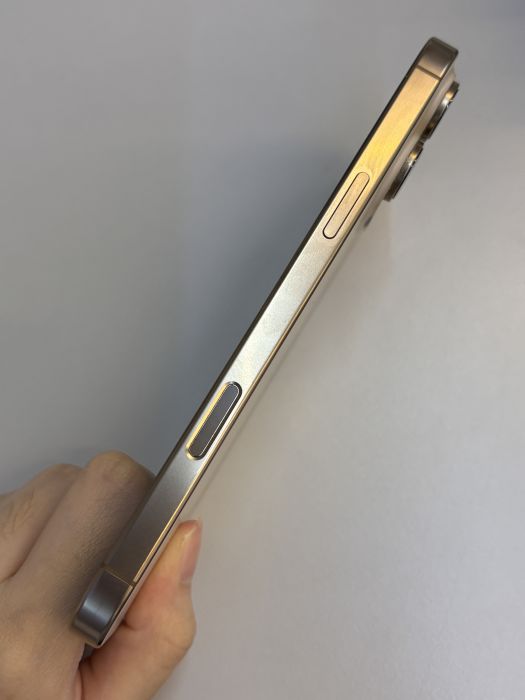 iPhone 16 Pro Max · 3/9