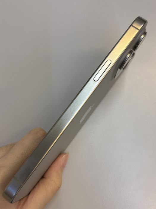 iPhone 15 Pro Max · 3/9